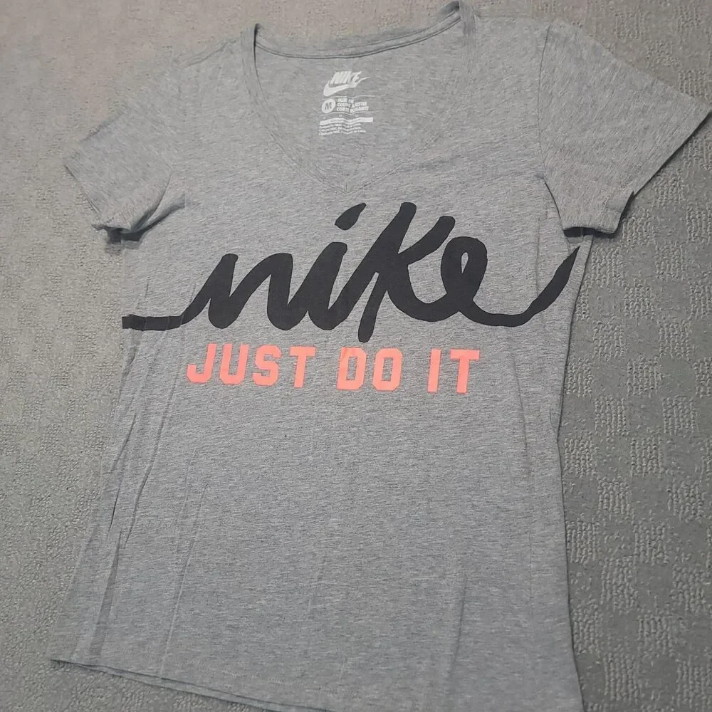 Nike shirt women